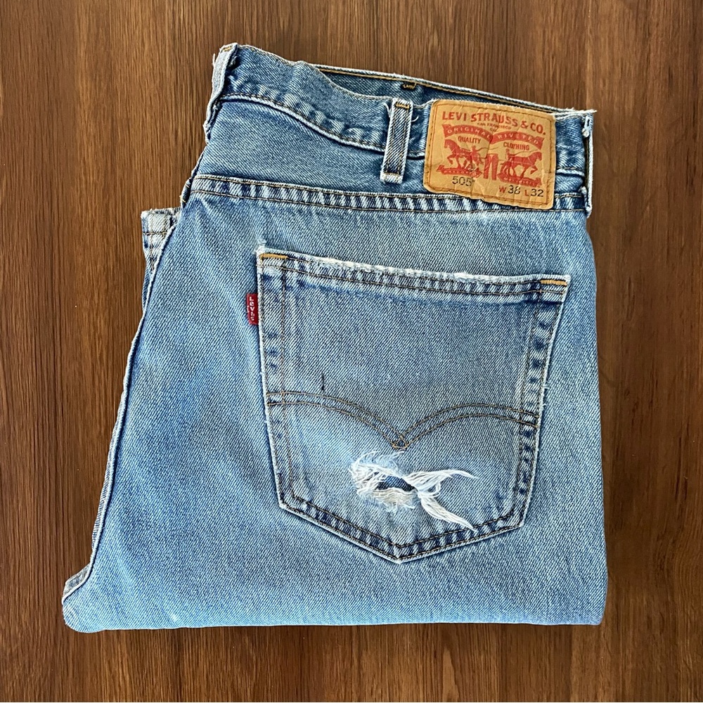 Levi’s Jeans 505 Light Blue Distressed size 38 X 32 casual‎